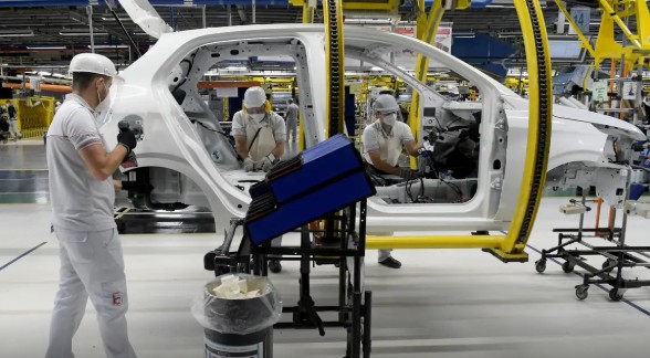 CCJ do Senado aprova PEC que extingue a escala 6x1 e reduz a jornada para 36h semanais. Texto segue para votação no plenário.