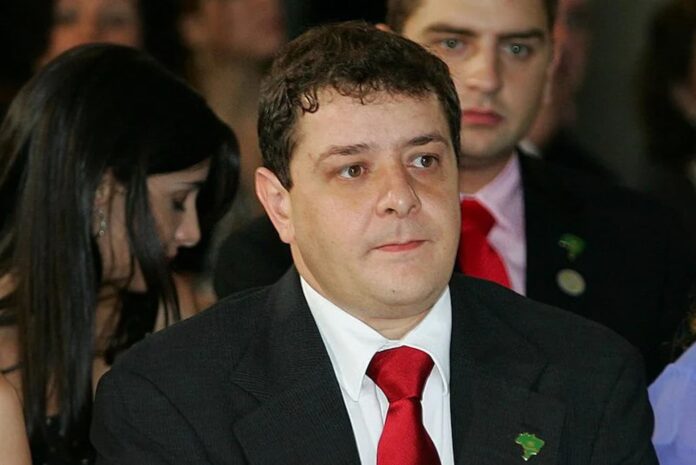 Relator da CPMI do INSS pede convocação de Lulinha e outros após nova fase da PF. Entenda os desdobramentos da investigação e o cenário político.