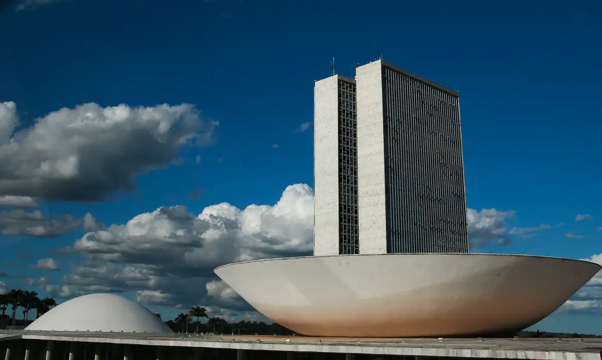 Congresso Nacional encerra o ano com PEC do IPVA, segurança pública e discussões sobre Banco Master. Veja o que está na pauta.