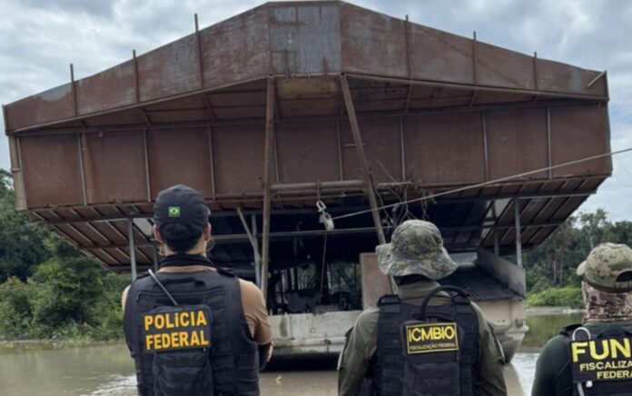 Operação no Amazonas causa R$ 17,5 milhões em prejuízos ao garimpo ilegal, com destruição de dragas e proteção de áreas indígenas e da biodiversidade.