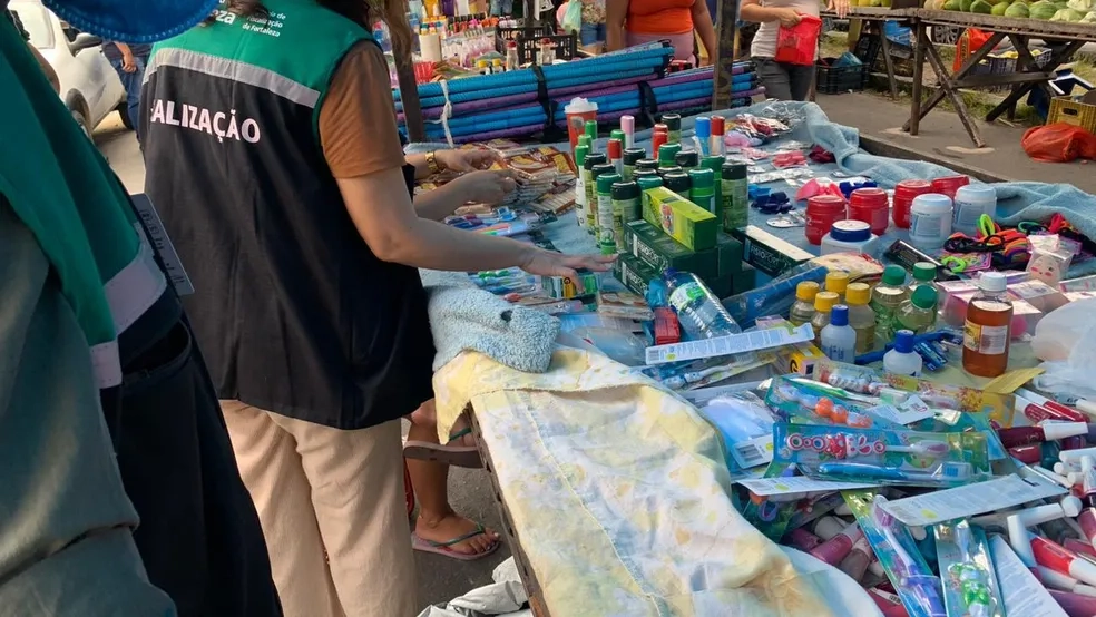 Remédios por ambulantes elevam a automedicação em Manaus e aumentam riscos como intoxicação e uso inadequado. Especialistas alertam para perigos.