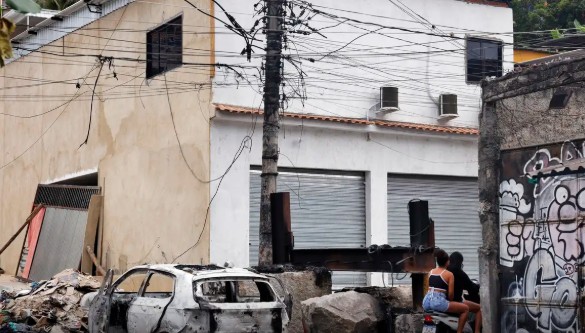 Mapa aponta que 4 milhões vivem sob controle ou influência de grupos armados no Rio; estudo mostra avanço histórico e desigualdades.