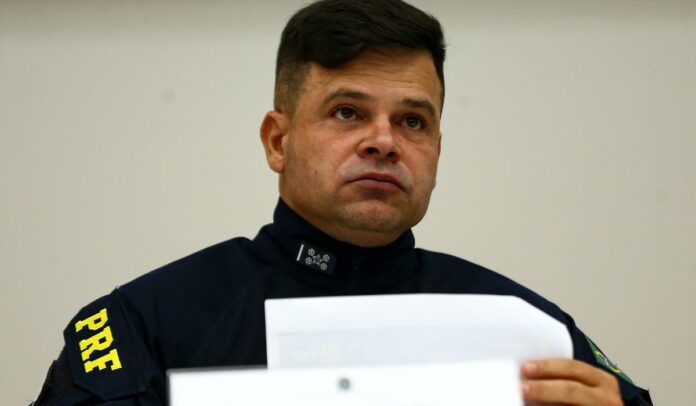 O ex-diretor da PRF Silvinei Vasques foi preso no Paraguai tentando fugir. Alexandre de Moraes decretou a preventiva após violação da tornozeleira.