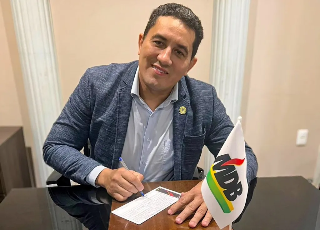 Simão Peixoto, ex-prefeito de Borba, sofreu queimaduras após acidente de lancha. Saiba mais sobre o estado de saúde e a transferência para Manaus.