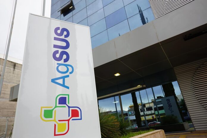 A Agência AgSUS convoca 182 aprovados para postos estratégicos em Saúde, TI e Direito.