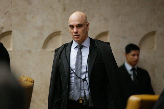 O ministro Alexandre de Moraes barrou visitas de Valdemar Costa Neto e Magno Malta a Bolsonaro.