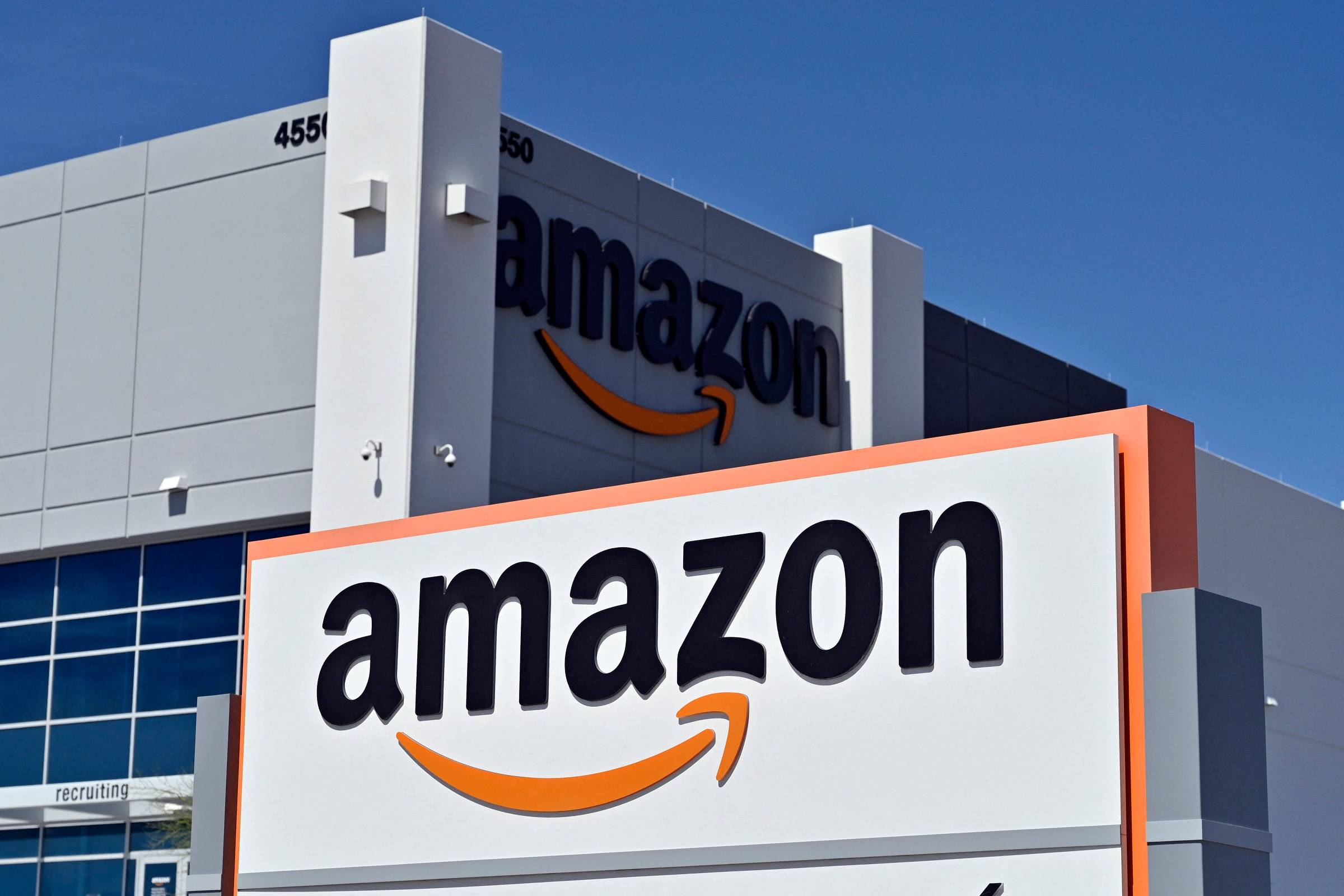 Nova demissão em massa na Amazon atinge 16 mil funcionários.