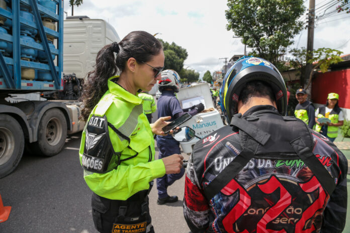 A fiscalização em Manaus realizada pelo IMMU abordou 776 veículos na zona Sul.