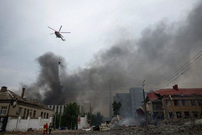 Ataque aéreo russo na Ucrânia deixa 1,2 milhão sem energia. Kiev enfrenta frio de -10°C após bombardeio russo massivo com mísseis e drones.