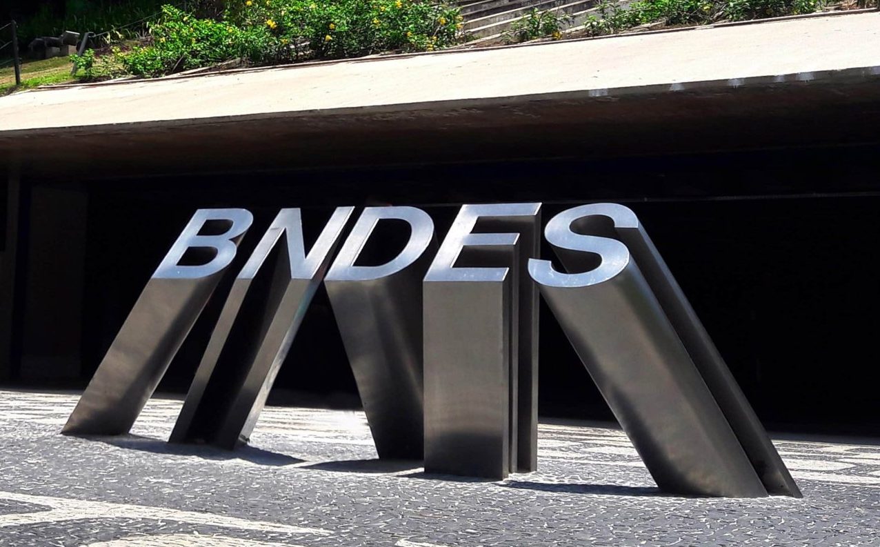 O BNDES selecionou 7 fundos para a Chamada de Clima, investindo R$ 4,3 mil milhões em transição ecológica e descarbonização.