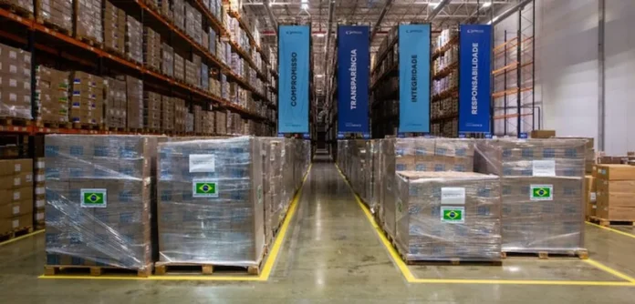 Brasil confirma doação de medicamentos à Venezuela. Envio de 100 toneladas visa atender pacientes de hemodiálise após destruição de centro de saúde.