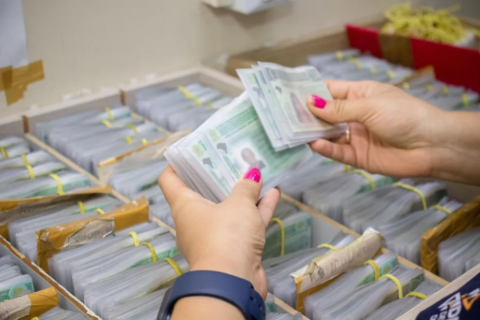 Governo abre novo ciclo da CNH Social Amazonas com isenção total de taxas. Confira requisitos, grupos prioritários e faça sua inscrição agora.