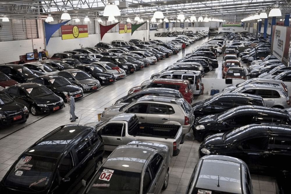 O mercado de veículos seminovos no Amazonas bateu recorde em 2025 com 129 mil vendas. Confira os dados do setor e dicas de segurança.
