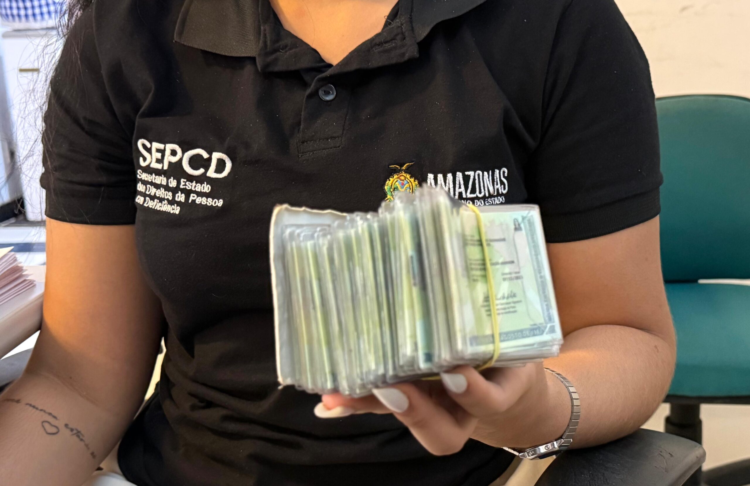 SEPcD convoca mais de 700 pessoas para buscar a Carteira de Identidade Nacional em Manaus. Veja documentos necessários e horários de atendimento.