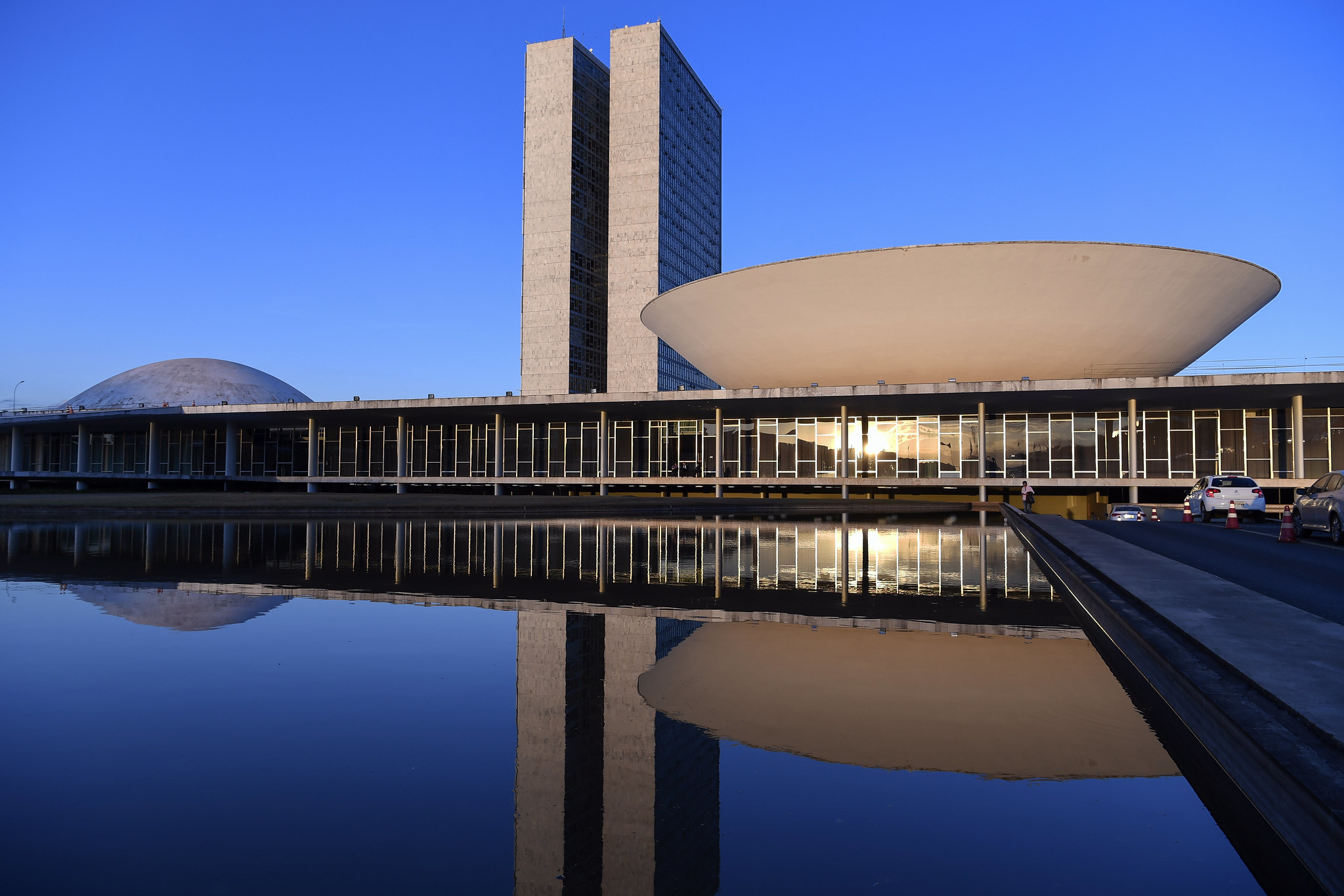 Inscreva-se no Concurso da Câmara dos Deputados. Vagas para analista e técnico com salários até R$ 30 mil. Veja prazos, edital e isenção no Cebraspe.