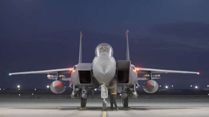 EUA confirmam ataques na Síria contra o Estado Islâmico neste sábado (10). Ação responde à morte de militares em dezembro. Saiba os detalhes da operação.