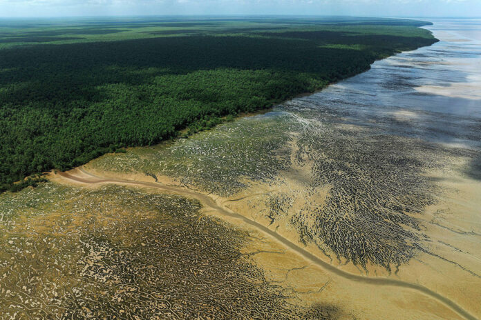 Vazamento de fluido suspende perfuração da Petrobras na Foz do Amazonas.