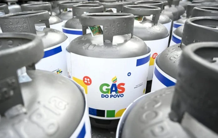 O Gás do Povo chega a todas as capitais hoje. Saiba quem tem direito, como consultar o benefício e onde realizar a recarga do botijão.