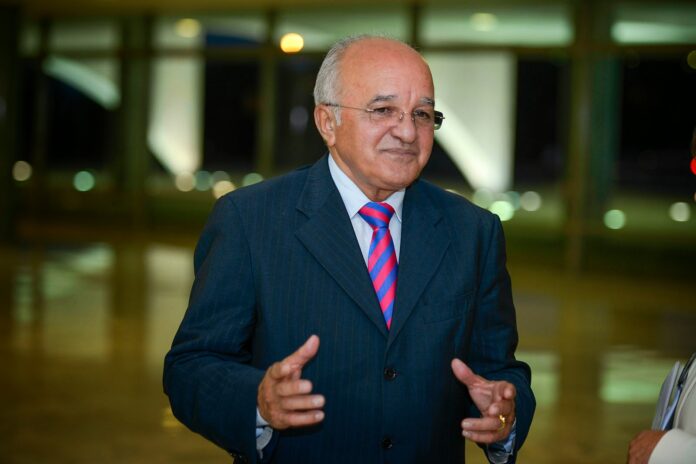 O TRE-AM ordenou o desbloqueio de R$ 5,7 mil das contas de Joel Zelian. A decisão reconhece a quitação do débito em processo envolvendo José Melo.