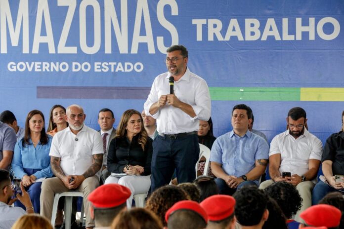 Confira os detalhes da redução do IPVA no Amazonas sancionada por Wilson Lima. Alíquotas caem 50% e CNH Social abre novas vagas.