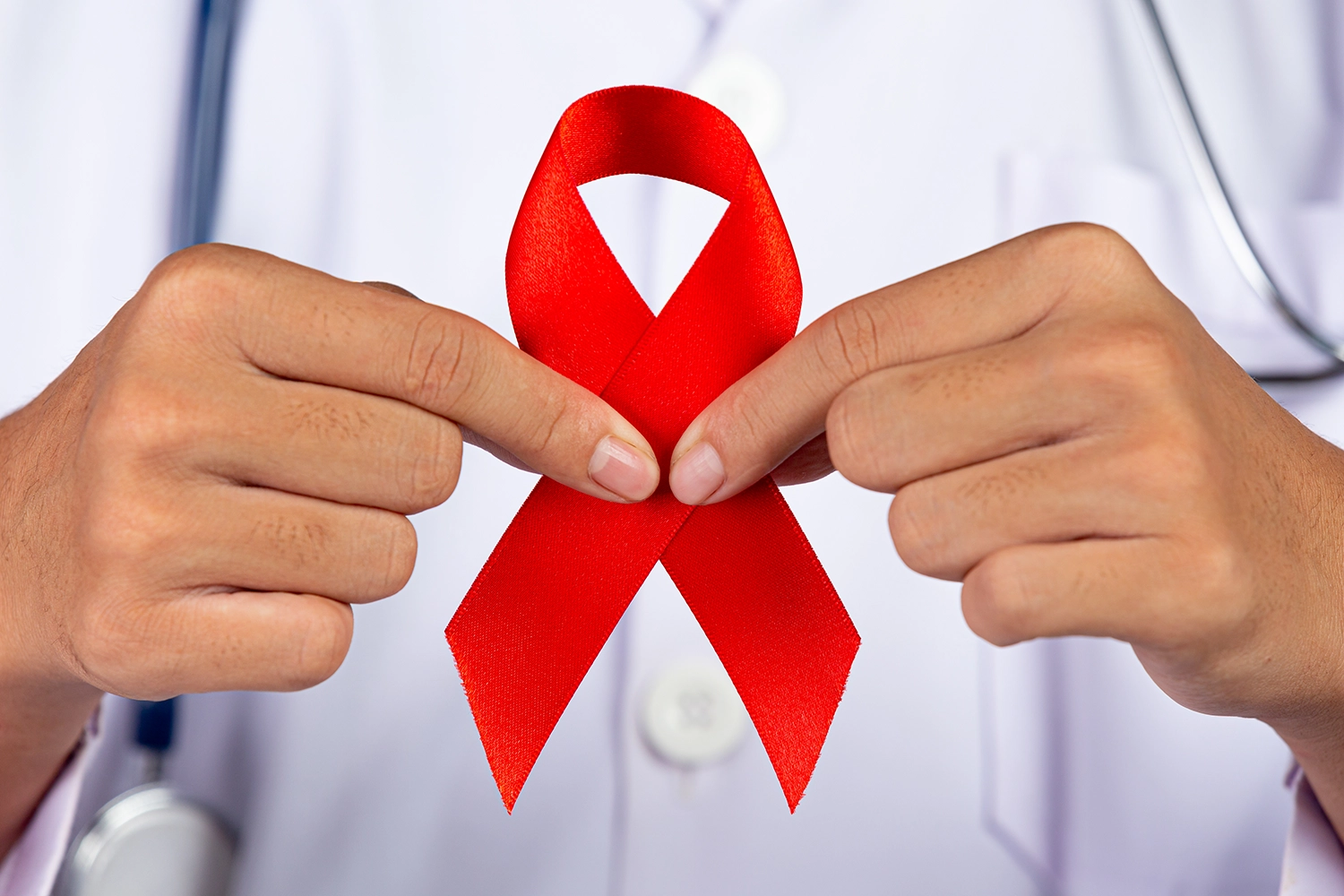A Anvisa aprovou o Lenacapavir, injeção semestral para prevenção do HIV. Saiba quem pode usar e a eficácia do novo medicamento Sunlenca.