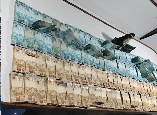 Veja detalhes do caso de R$ 1 milhão apreendido com passageiro em embarcação no Amazonas. Homem não justificou a origem do dinheiro e foi detido.