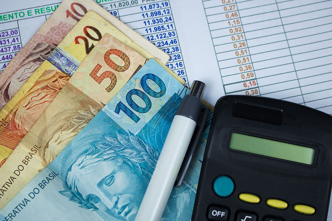 Nova lei amplia a isenção do IR para R$ 5 mil e taxa grandes fortunas. Entenda os descontos, quem beneficia e as mudanças nos lucros e dividendos.