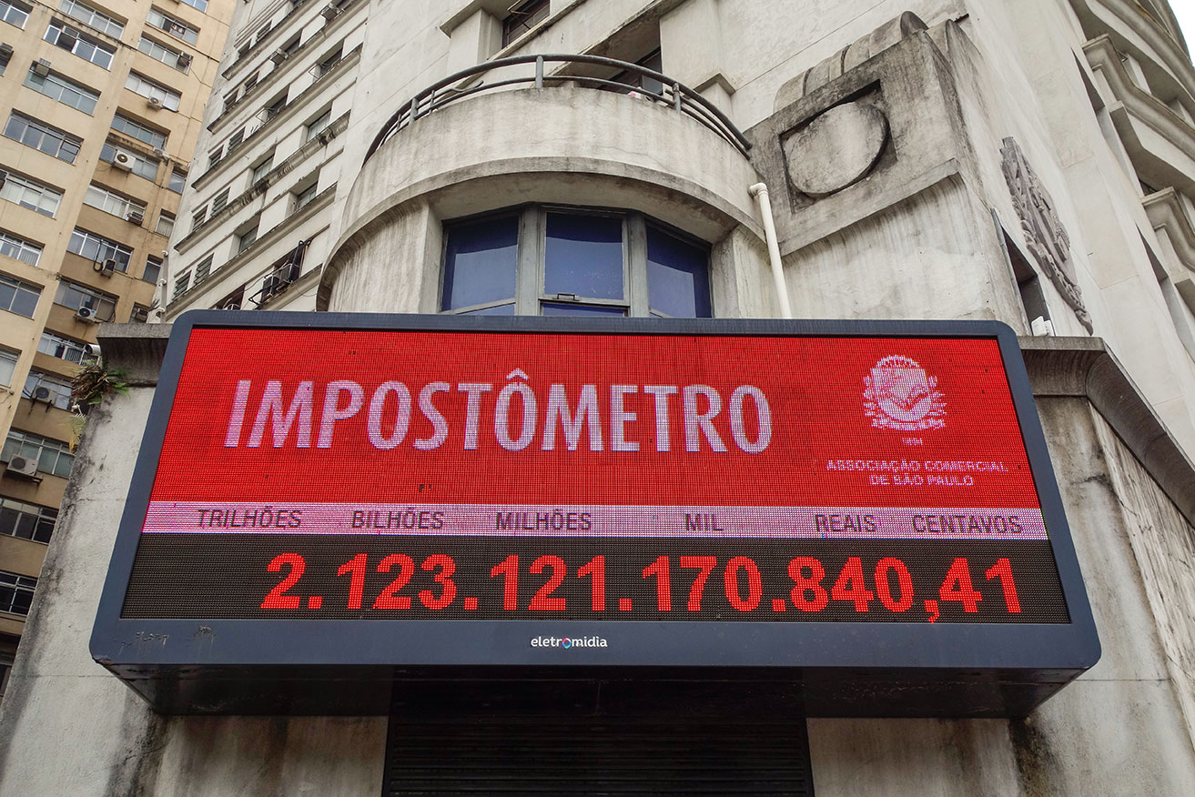 O Brasil nunca arrecadou tanto imposto como em 2025.