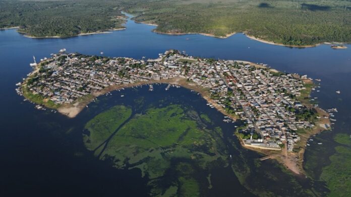 Ipaam licencia a primeira usina de carbonização em Nhamundá. Tecnologia trata resíduos após coleta seletiva e supera desafios logísticos no Amazonas.