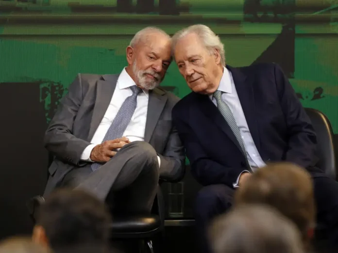 Lewandowski apresenta carta de demissão a Lula e deixa Ministério da Justiça. Ministro cita limitações orçamentárias e políticas. Saiba detalhes da saída.