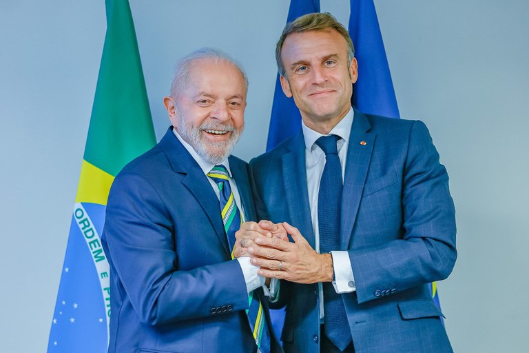 Em ligação de 1 hora, Lula e Macron discutem Conselho da Paz dos EUA, defendem fortalecimento da ONU e abordam crise na Venezuela e acordo Mercosul-UE.
