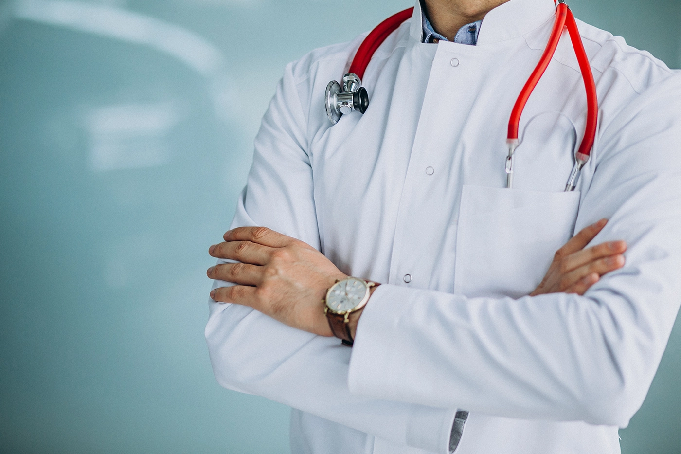 Profissionais do Mais Médicos com 48 meses de atuação já podem pedir indenização. Valores chegam a R$ 477 mil para perfil FIES. Saiba como solicitar.