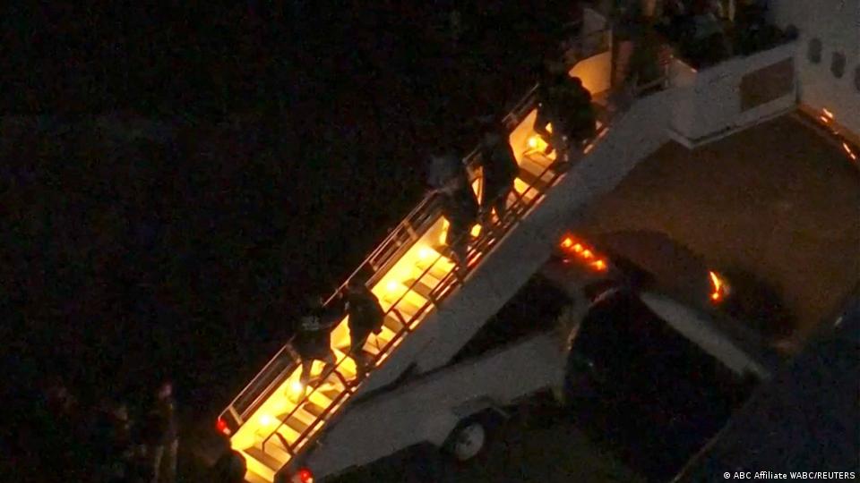 Nicolás Maduro foi capturado por forças dos EUA e já está em Nova York. Saiba detalhes da operação em Caracas e a declaração de Trump sobre a transição.