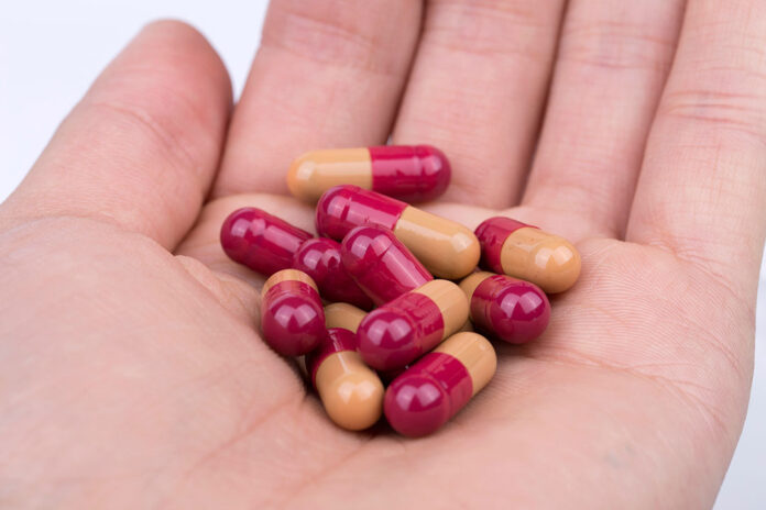 O omeprazol pode causar anemia e perda óssea com uso contínuo, aponta estudo da Unifesp.