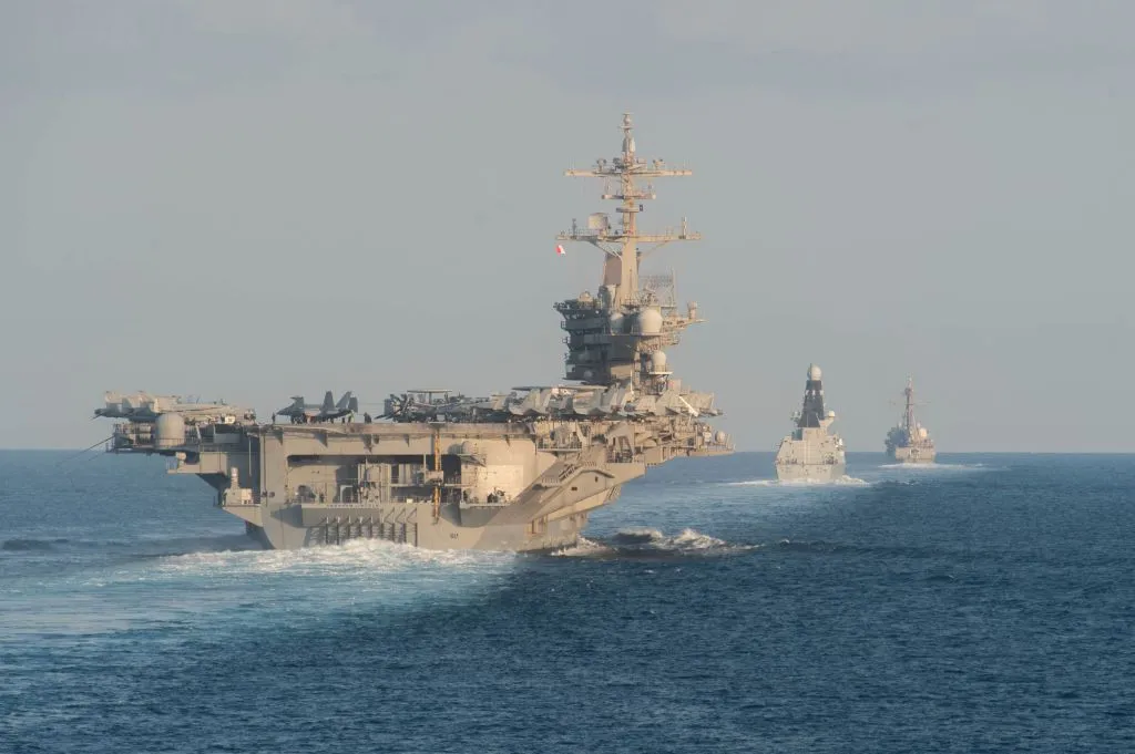 Com a tensão no Irã, Trump desloca o porta-aviões EUA USS Lincoln