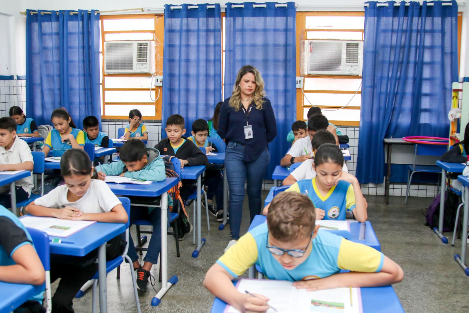A transferência escolar na rede municipal de Manaus abre nesta quarta (14). Saiba como solicitar online ou na escola e veja os documentos necessários.