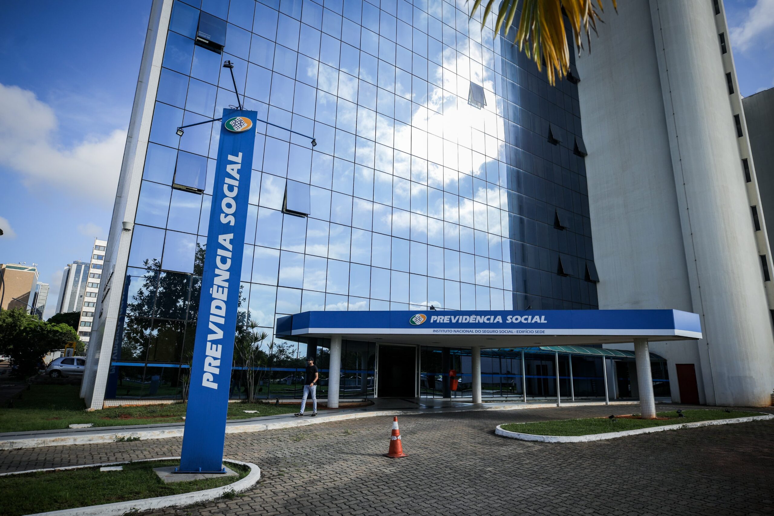 INSS esclarece que o pagamento de aposentadoria não será suspenso para quem não tem a nova identidade (CIN)
