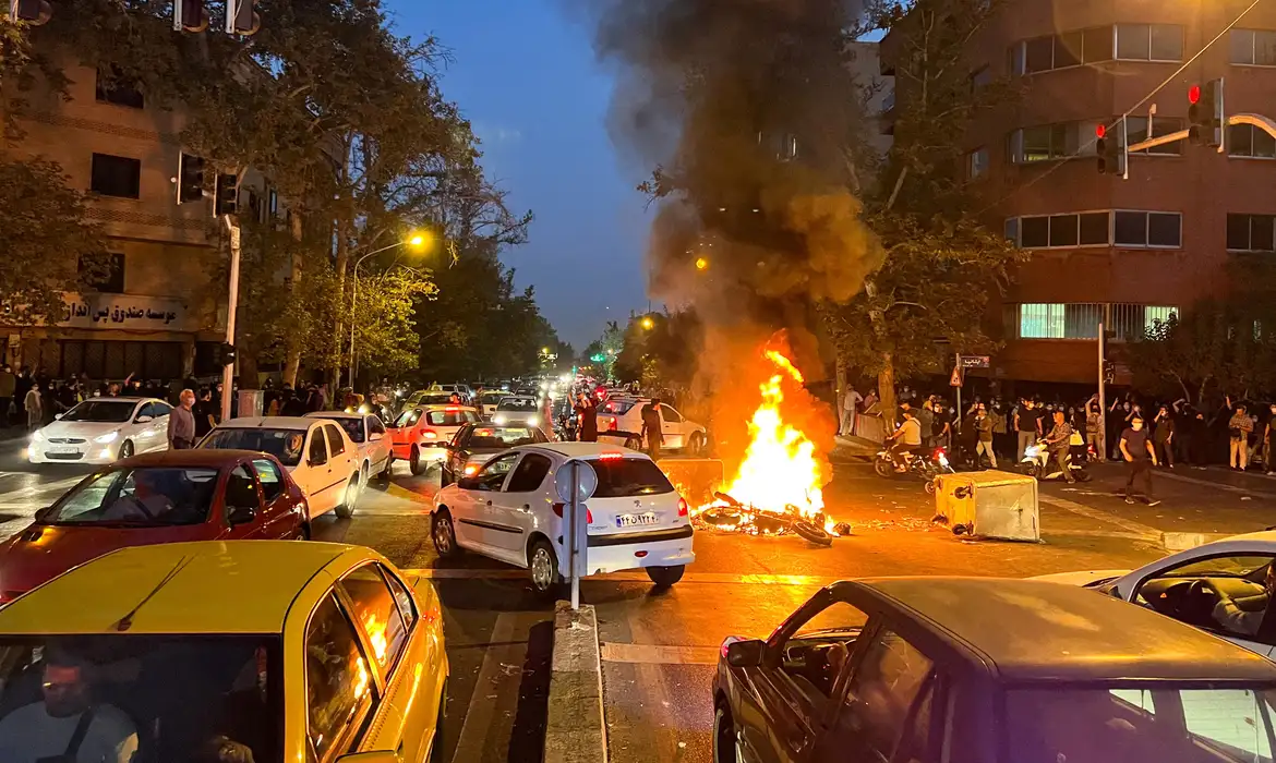 Os protestos no Irã completam 25 anos de tensão.