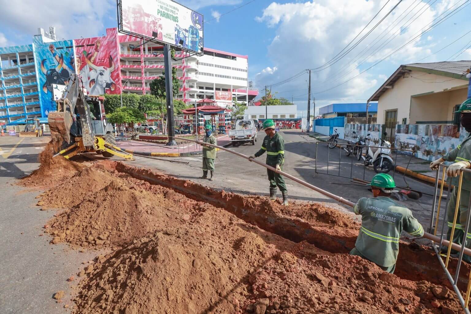 O Novo PAC Amazonas garantiu R$ 68,2 milhões para saneamento e infraestrutura. Saiba quais municípios receberão obras de água, drenagem e contenção.