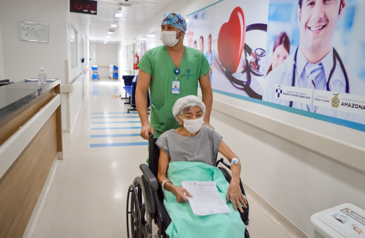 Leia mais: Parintins recebe mutirão de cirurgias oftalmológicas para zerar filas no interior SES-AM muda local de retirada de medicamentos estratégicos; confira o novo endereço Câmara analisa projeto que prevê entrega domiciliar de medicamentos Siga nosso perfil no Instagram, Tiktok e curta nossa página no Facebook