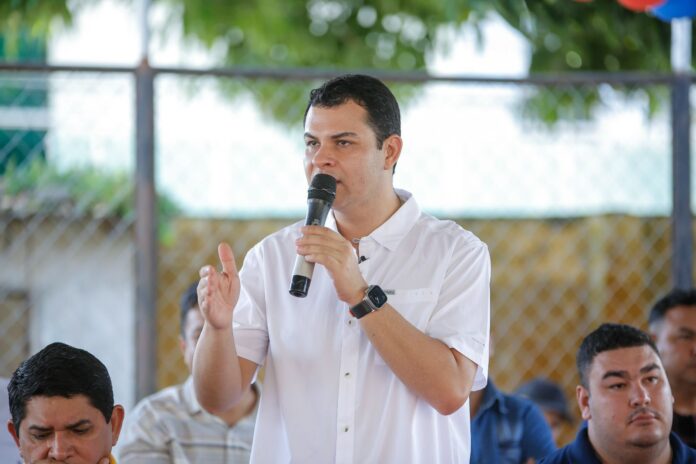 Confira os novos investimentos em Parintins viabilizados por Saullo Vianna e bancada federal. Obras incluem esporte, orla e abastecimento de água.