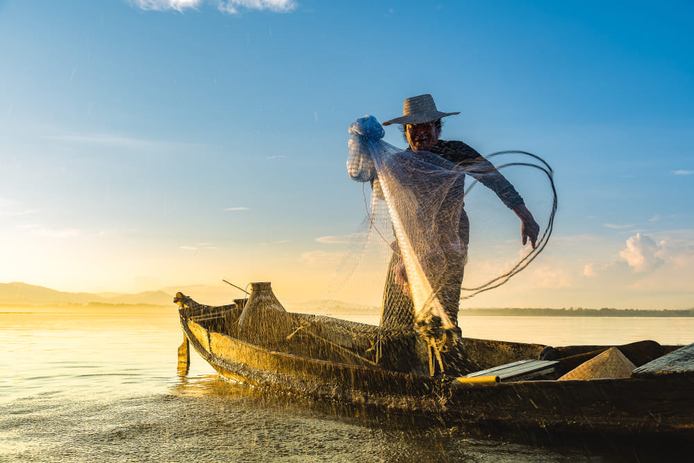 Seguro-defeso atrasado começa a ser pago na segunda quinzena de fevereiro, segundo o MTE. Mais de 50 mil pescadores devem receber o benefício.