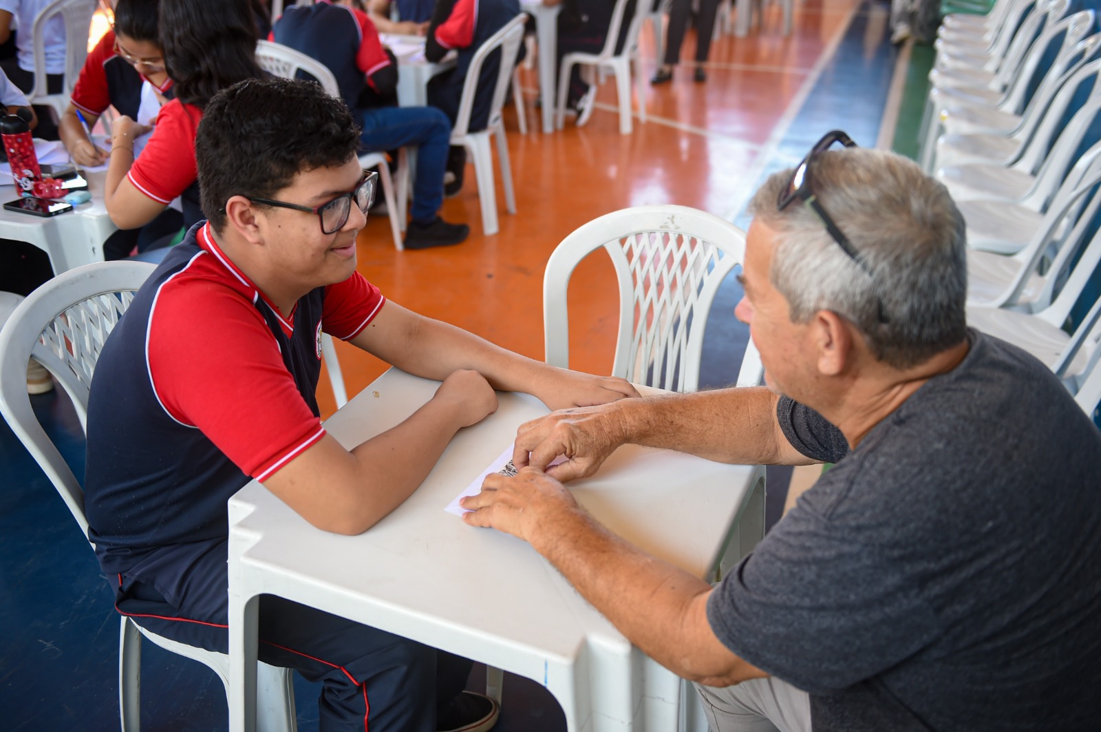 O Amazonas registrou 5,8 mil casos de violência contra idosos em 2025, alta de 38%. Saiba quais são as principais violações e onde denunciar.