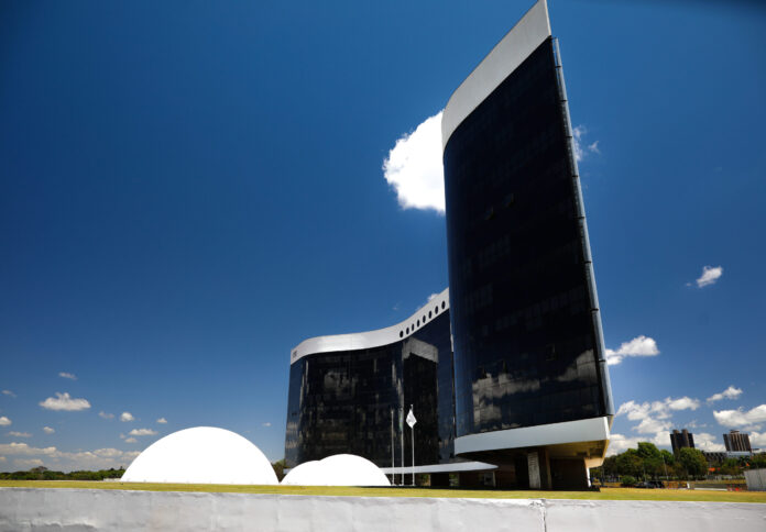 Saiba como regularizar o título antes de 6 de maio.