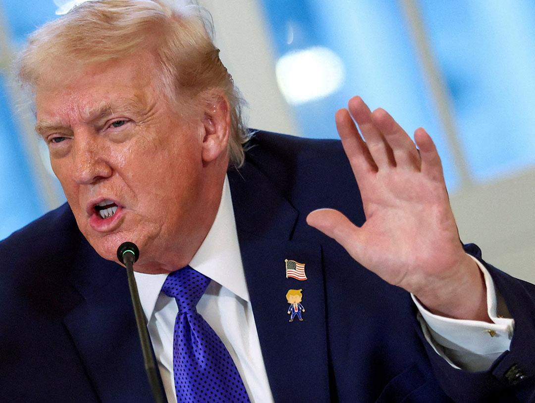 Trump anuncia tarifa de 25% sobre países que negociam com o Irã. Entenda como a tarifa de Trump impacta o agronegócio brasileiro e a crise no Oriente Médio.
