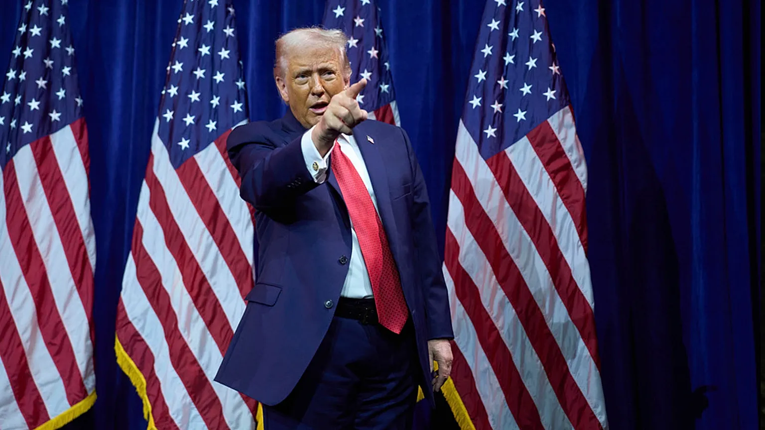 Tensão entre Trump e organizações internacionais cresce. Presidente retira EUA de 66 entidades, incluindo agências climáticas e da ONU, alegando interesse nacional.