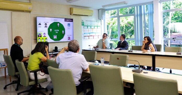 A inovação na Amazônia avança com parceria entre Ufam, Inpa e Mamirauá. Saiba como o acordo fortalece a ciência, tecnologia e pesquisa na região.