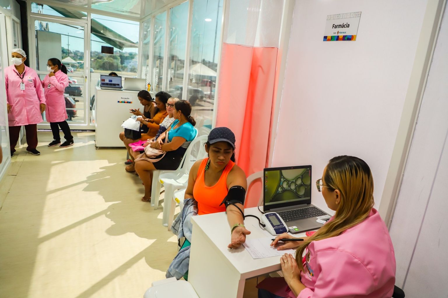 A Saúde da Mulher tem novos locais de atendimento em Manaus. Confira os endereços das unidades móveis, serviços ofertados e horários atualizados.