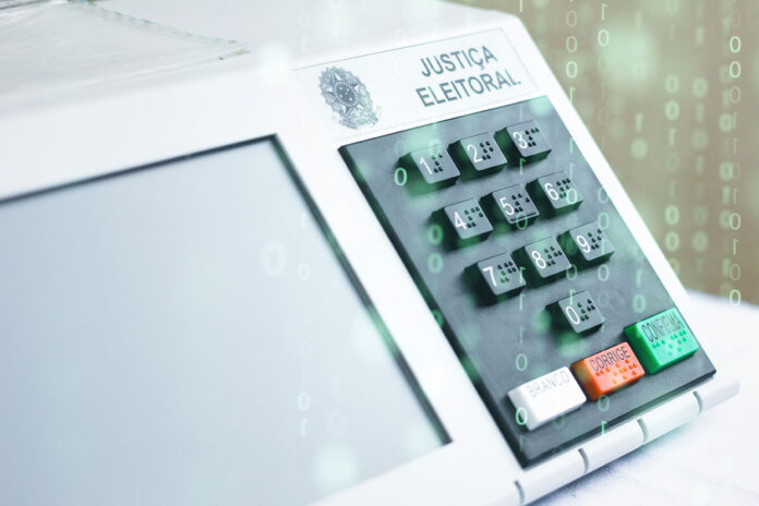 A regulação da IA nas eleições de 2026 enfrenta vácuo legislativo. Saiba como o TSE planeja agir contra deepfakes e desinformação no próximo pleito.
