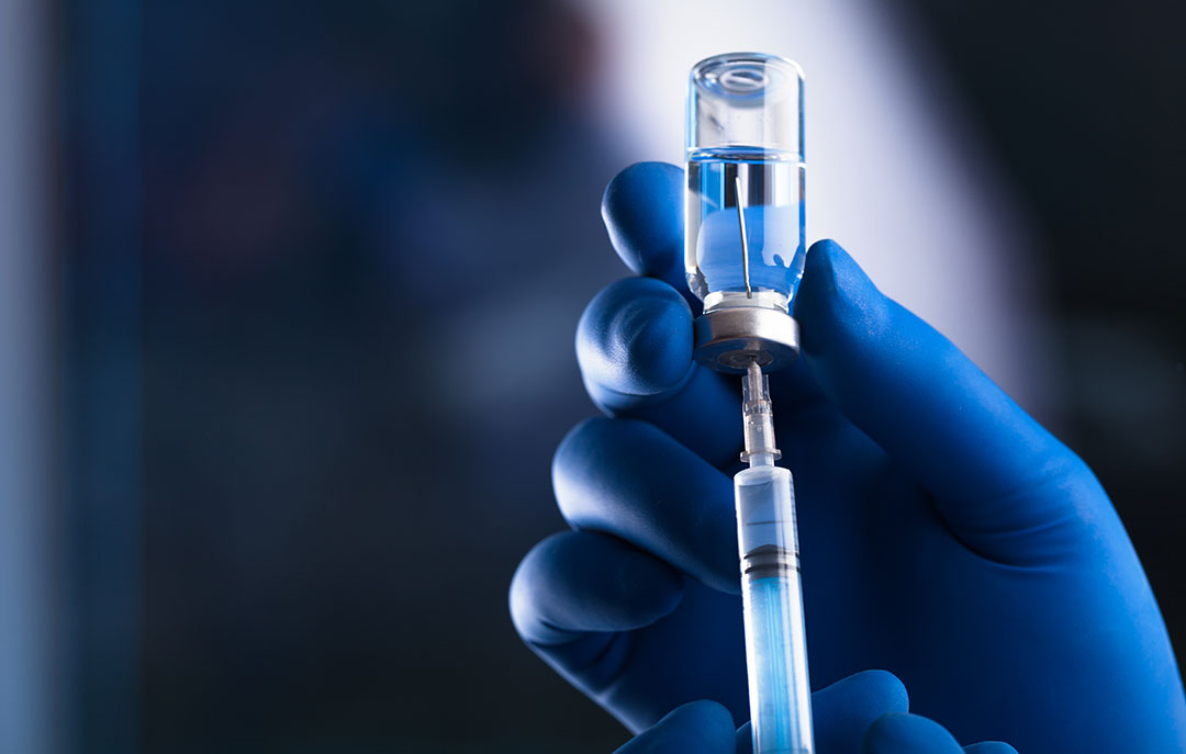 Saiba por que a vacina herpes-zóster ficou fora do SUS. Entenda a decisão da Conitec, o custo do imunizante e a eficácia na prevenção da doença.